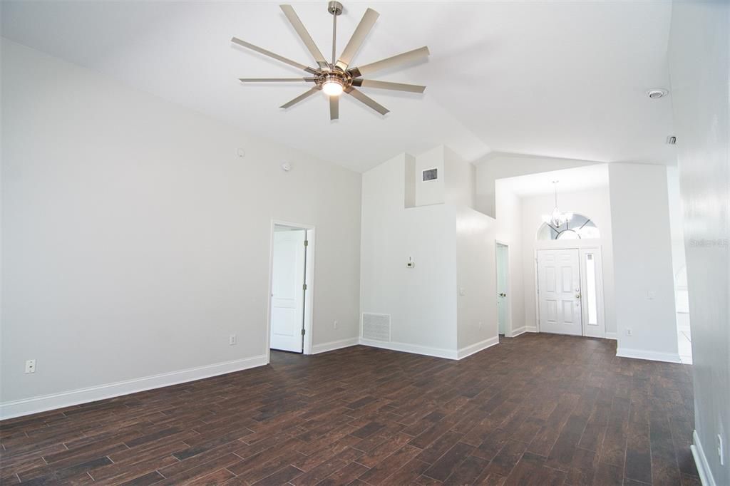 For Rent: $2,850 (3 beds, 2 baths, 1620 Square Feet)
