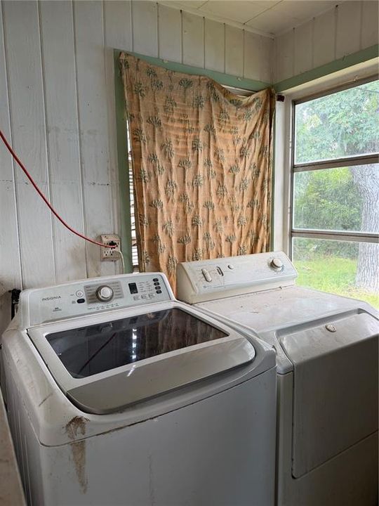 For Sale: $210,000 (2 beds, 1 baths, 720 Square Feet)