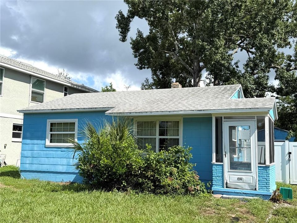For Sale: $210,000 (2 beds, 1 baths, 720 Square Feet)