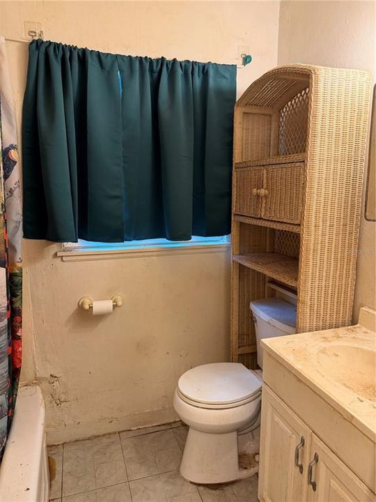For Sale: $210,000 (2 beds, 1 baths, 720 Square Feet)