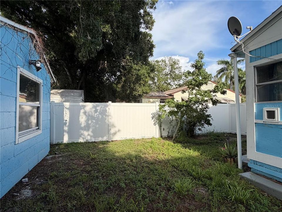 For Sale: $210,000 (2 beds, 1 baths, 720 Square Feet)