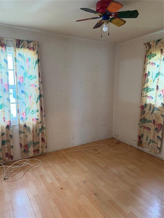 For Sale: $210,000 (2 beds, 1 baths, 720 Square Feet)