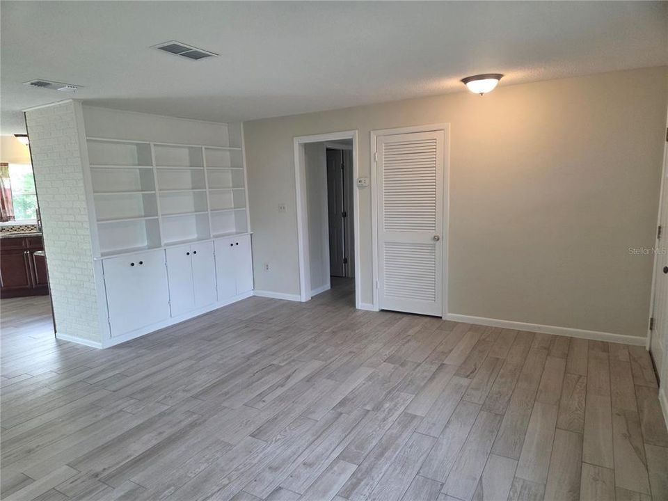 For Sale: $274,999 (3 beds, 1 baths, 1432 Square Feet)