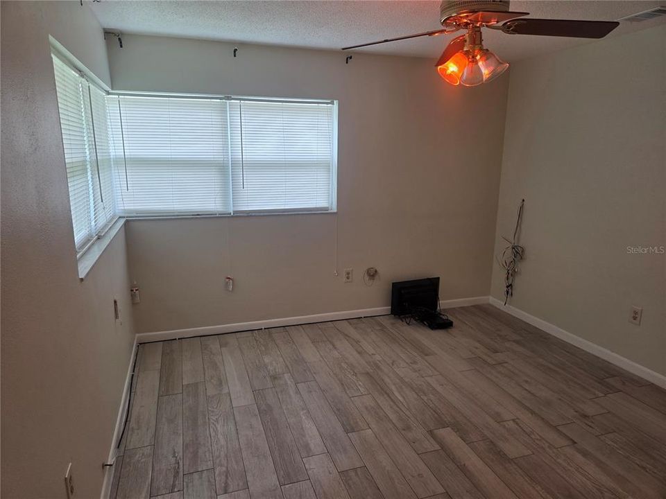 For Sale: $274,999 (3 beds, 1 baths, 1432 Square Feet)