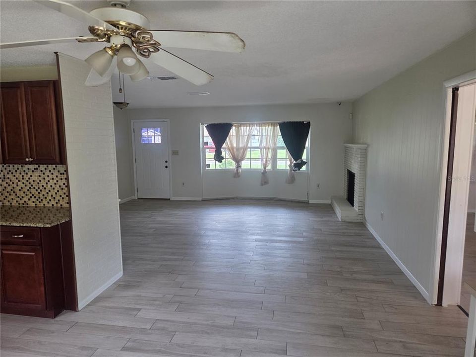 For Sale: $274,999 (3 beds, 1 baths, 1432 Square Feet)