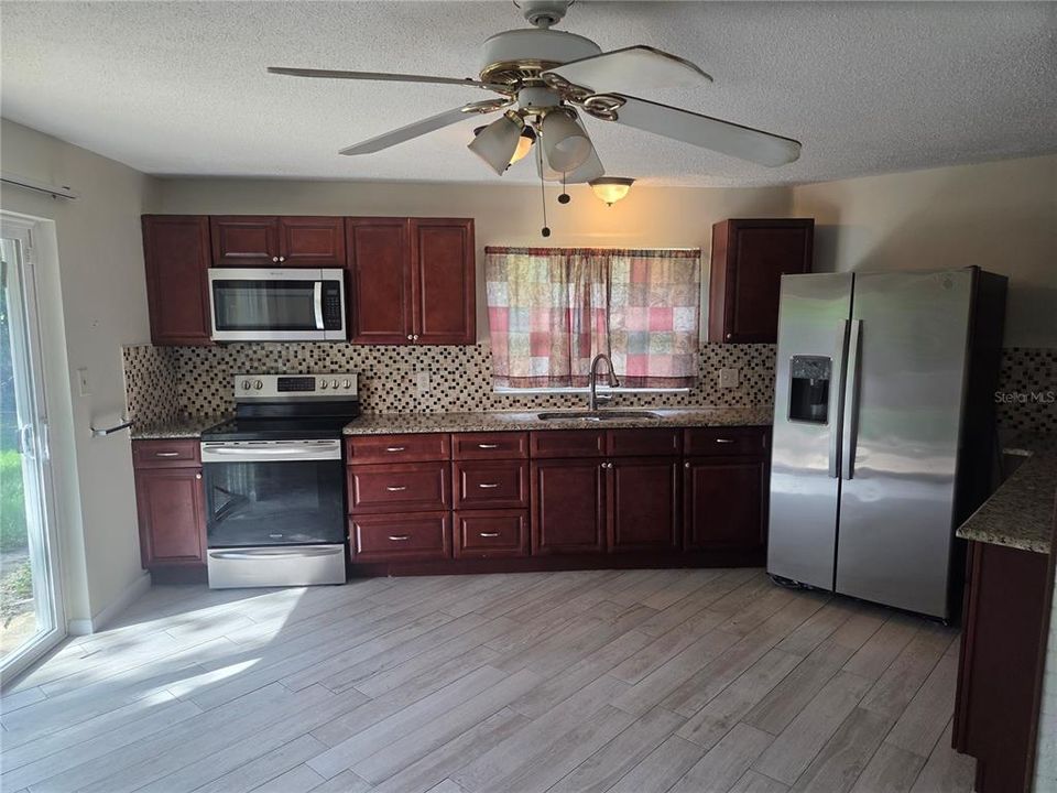 For Sale: $274,999 (3 beds, 1 baths, 1432 Square Feet)