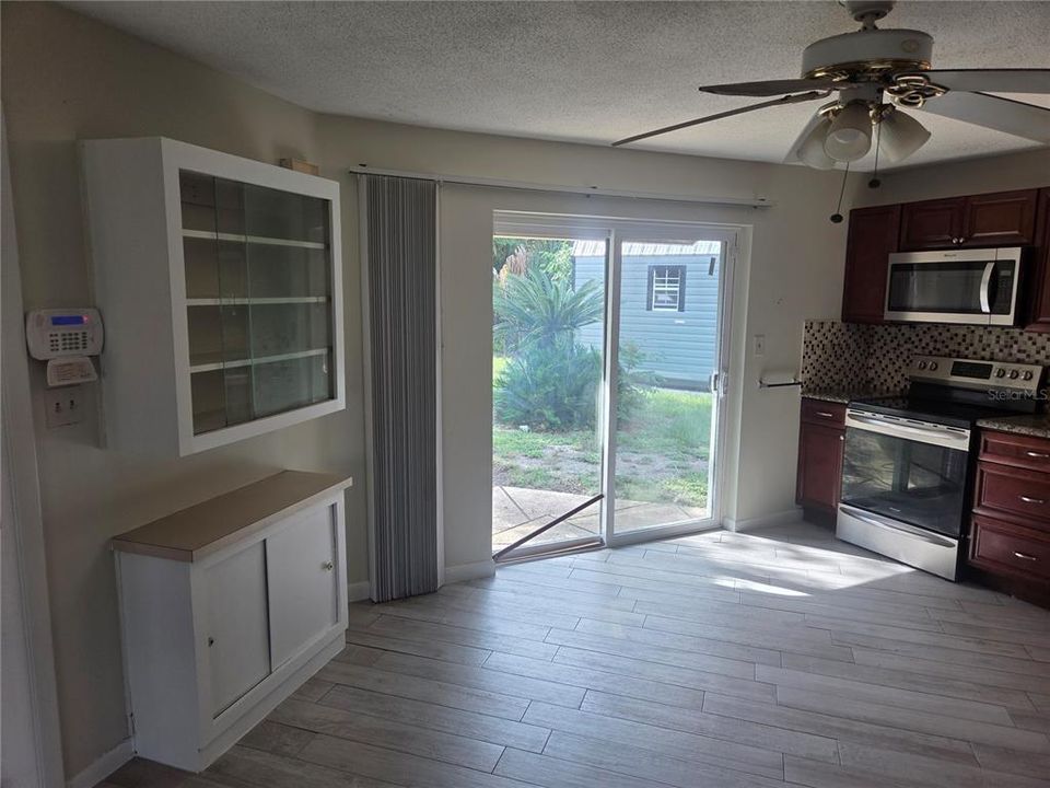 For Sale: $274,999 (3 beds, 1 baths, 1432 Square Feet)