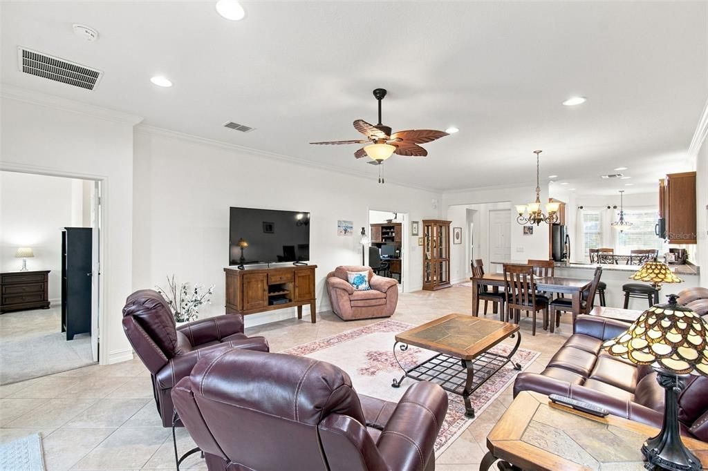For Sale: $322,500 (2 beds, 2 baths, 1756 Square Feet)