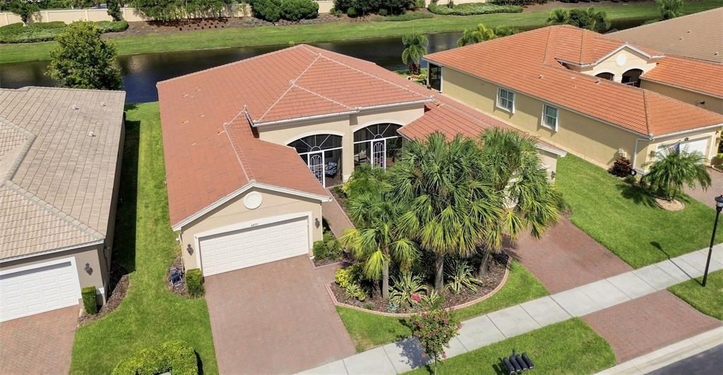 For Sale: $322,500 (2 beds, 2 baths, 1756 Square Feet)