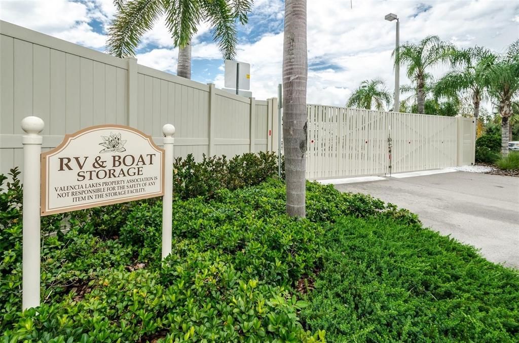 For Sale: $322,500 (2 beds, 2 baths, 1756 Square Feet)