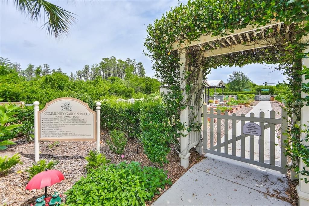 For Sale: $322,500 (2 beds, 2 baths, 1756 Square Feet)