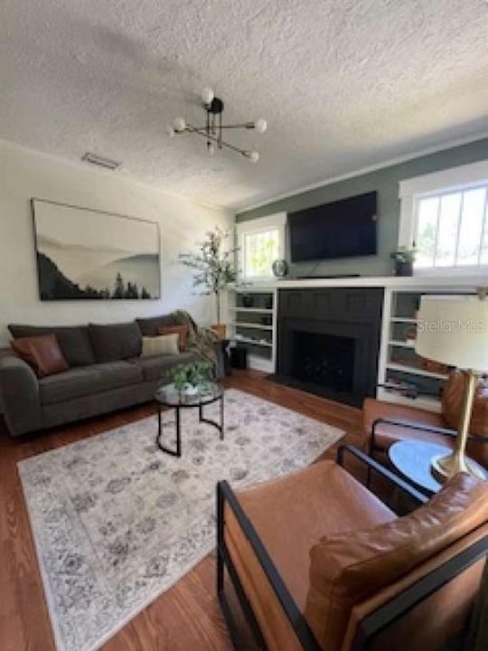 For Sale: $450,000 (3 beds, 2 baths, 1400 Square Feet)
