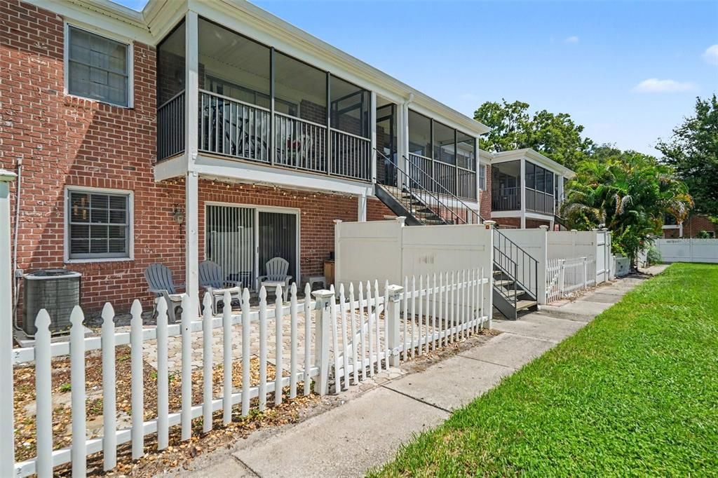 For Sale: $110,000 (1 beds, 1 baths, 644 Square Feet)
