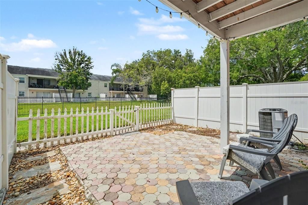 For Sale: $110,000 (1 beds, 1 baths, 644 Square Feet)