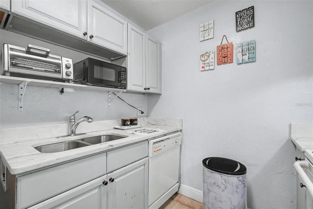 For Sale: $110,000 (1 beds, 1 baths, 644 Square Feet)