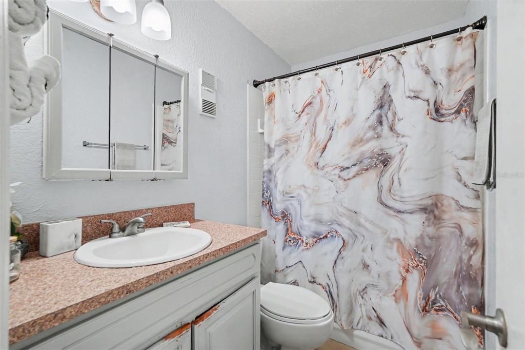 For Sale: $110,000 (1 beds, 1 baths, 644 Square Feet)