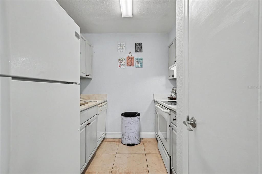 For Sale: $110,000 (1 beds, 1 baths, 644 Square Feet)