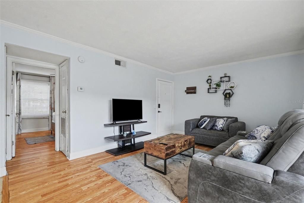 For Sale: $110,000 (1 beds, 1 baths, 644 Square Feet)