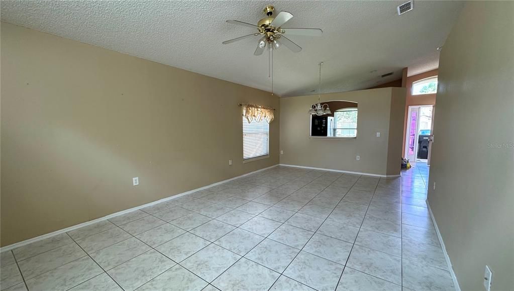 For Sale: $334,900 (3 beds, 2 baths, 1217 Square Feet)