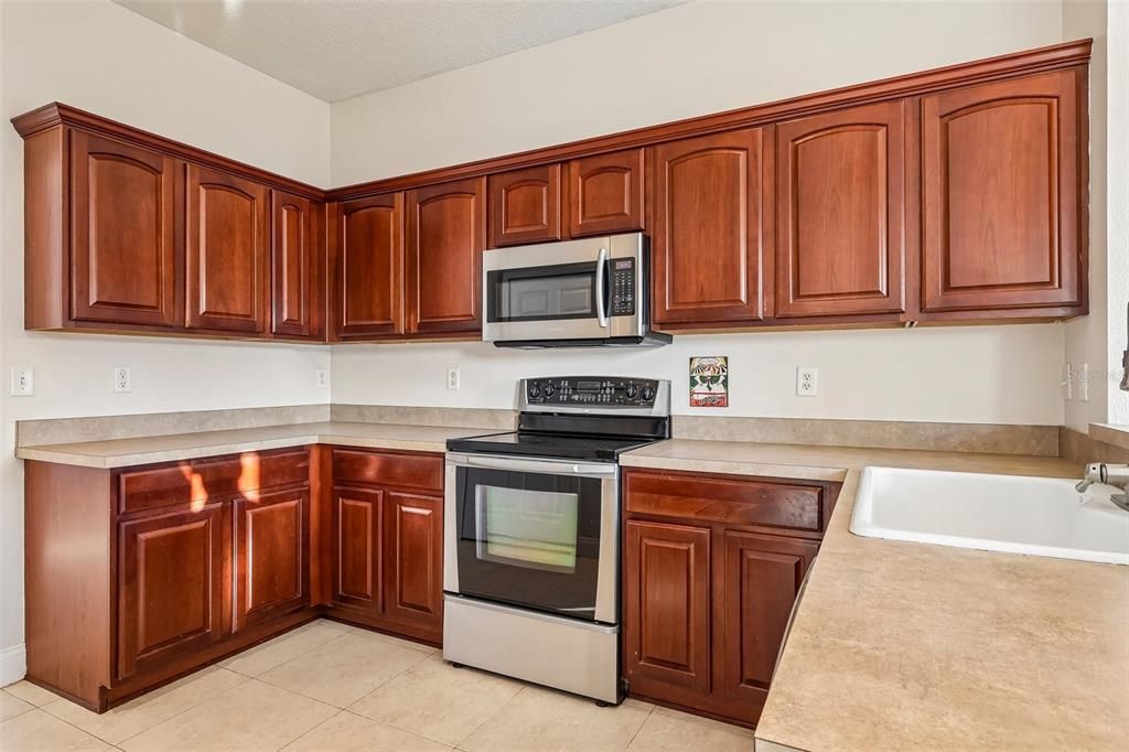 For Sale: $329,000 (3 beds, 2 baths, 2245 Square Feet)
