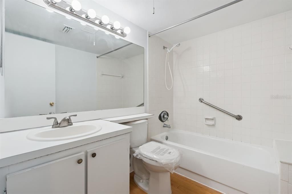 В аренду: $1,650 (2 спален, 2 ванн, 1064 Квадратных фут)