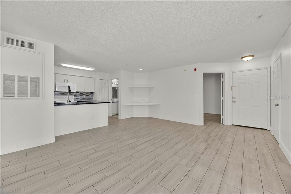 For Sale: $189,900 (2 beds, 2 baths, 1026 Square Feet)