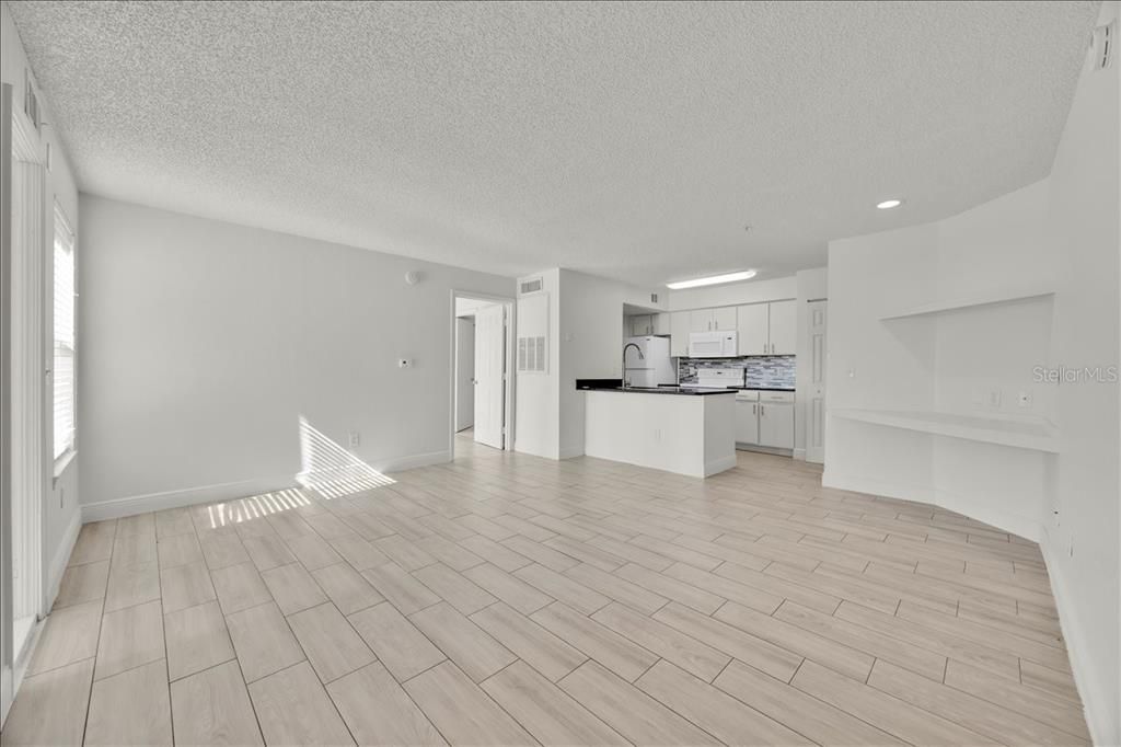 For Sale: $189,900 (2 beds, 2 baths, 1026 Square Feet)