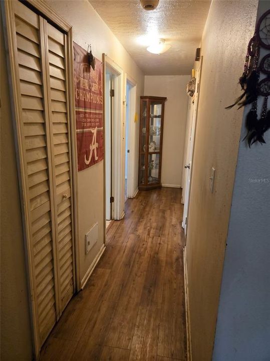 For Sale: $199,900 (3 beds, 1 baths, 1064 Square Feet)