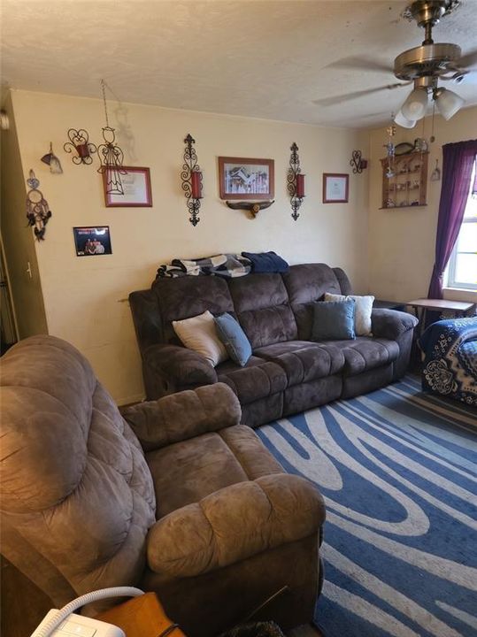For Sale: $199,900 (3 beds, 1 baths, 1064 Square Feet)
