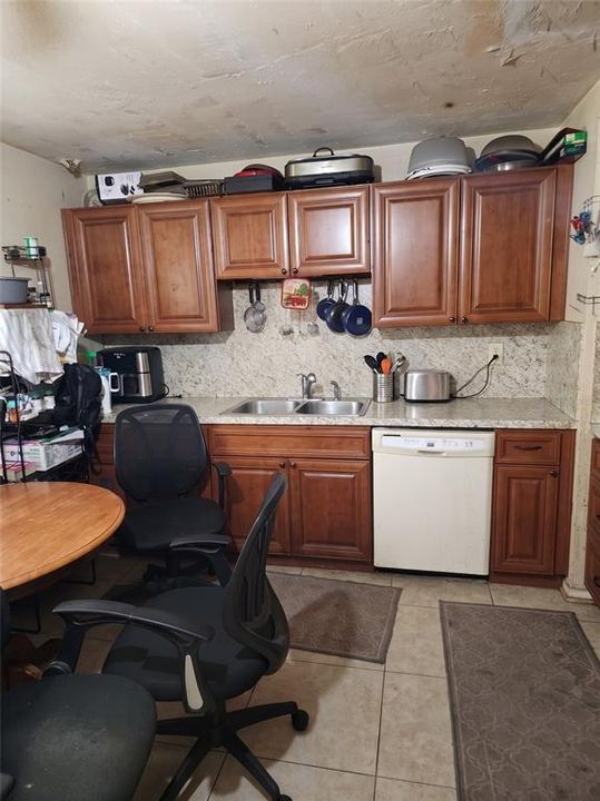 For Sale: $199,900 (3 beds, 1 baths, 1064 Square Feet)