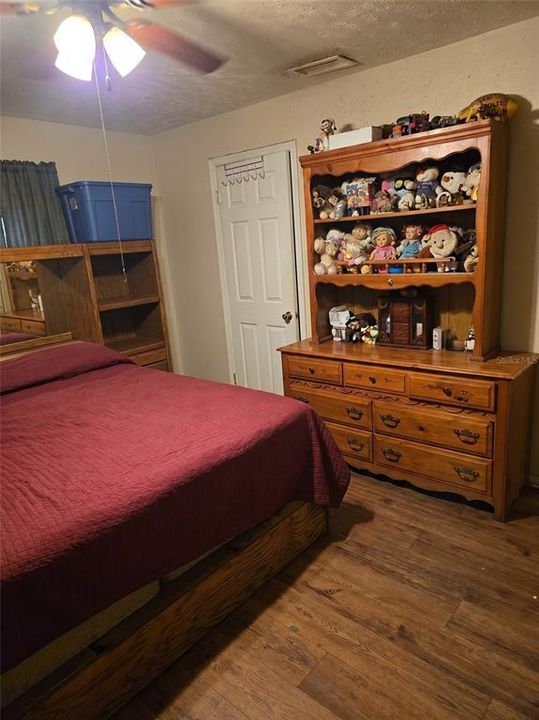 For Sale: $199,900 (3 beds, 1 baths, 1064 Square Feet)