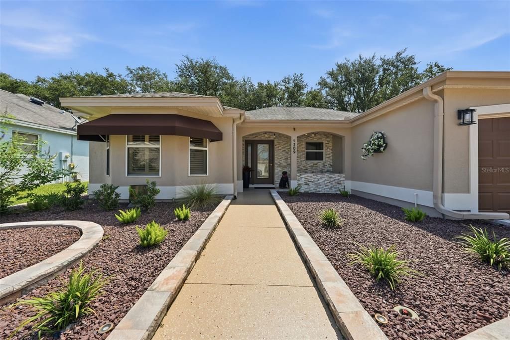 For Sale: $749,000 (3 beds, 2 baths, 2092 Square Feet)