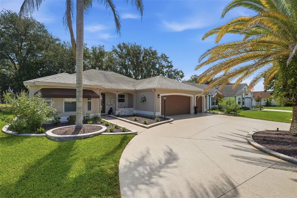 For Sale: $749,000 (3 beds, 2 baths, 2092 Square Feet)