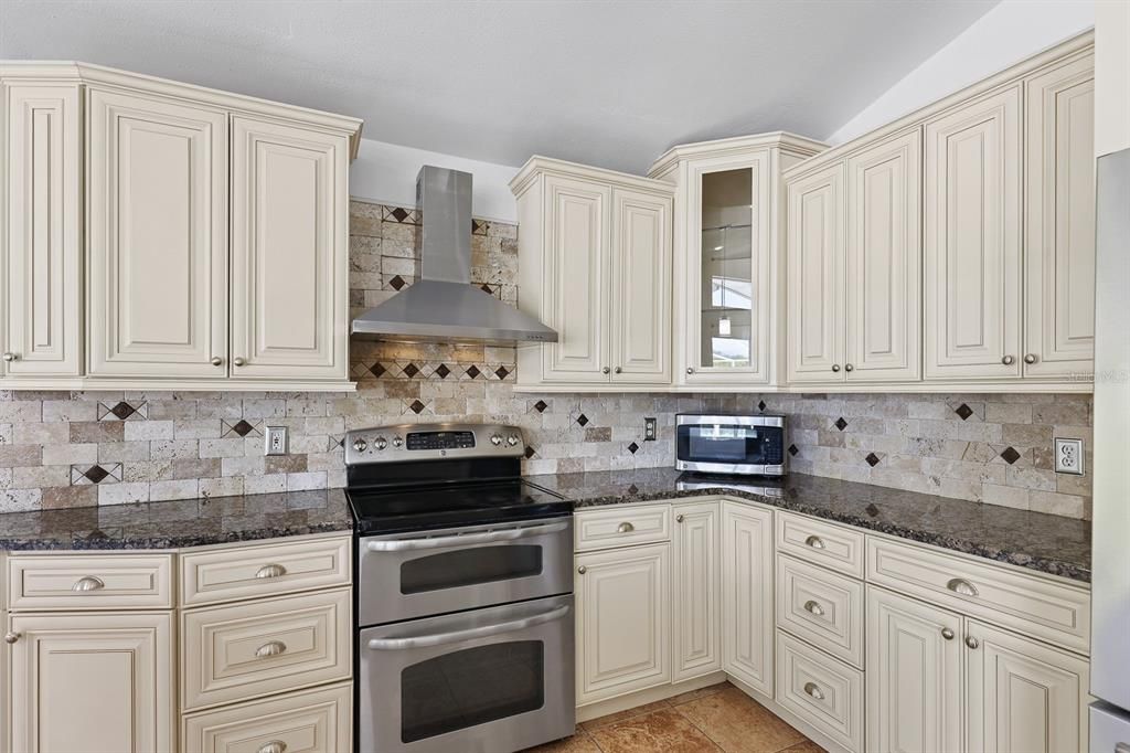 For Rent: $2,900 (3 beds, 2 baths, 1827 Square Feet)