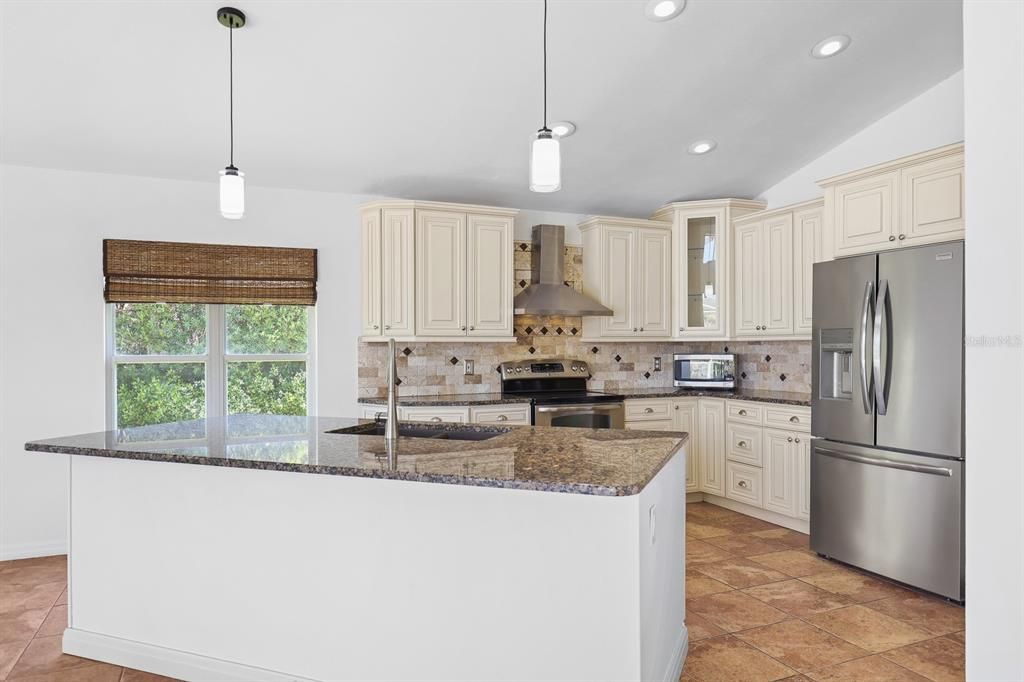 For Rent: $2,900 (3 beds, 2 baths, 1827 Square Feet)