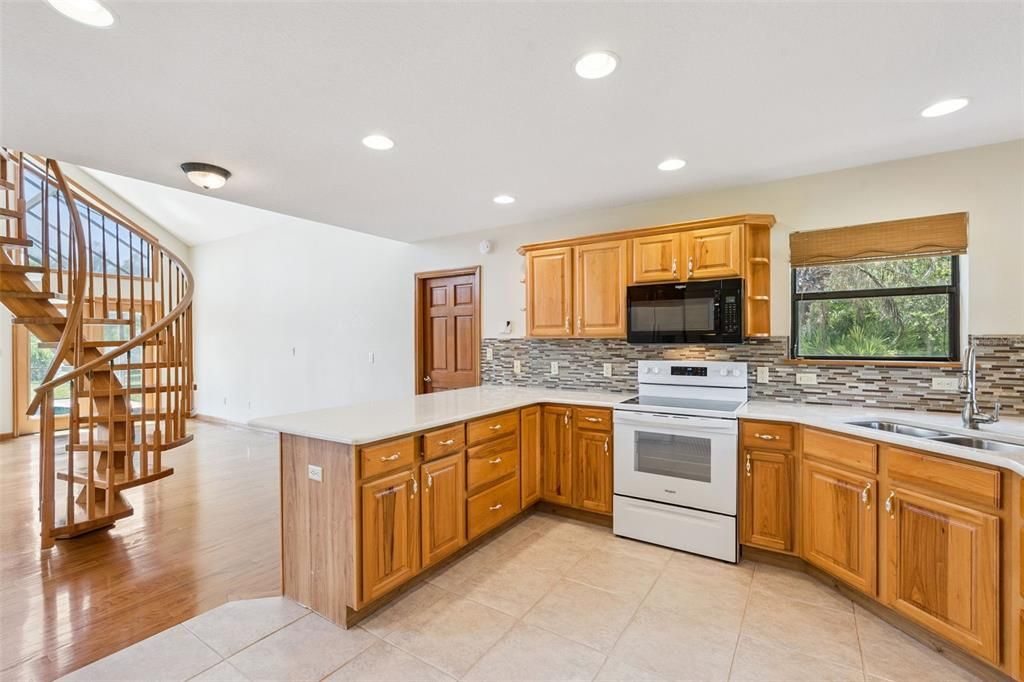 For Sale: $550,000 (3 beds, 2 baths, 2250 Square Feet)