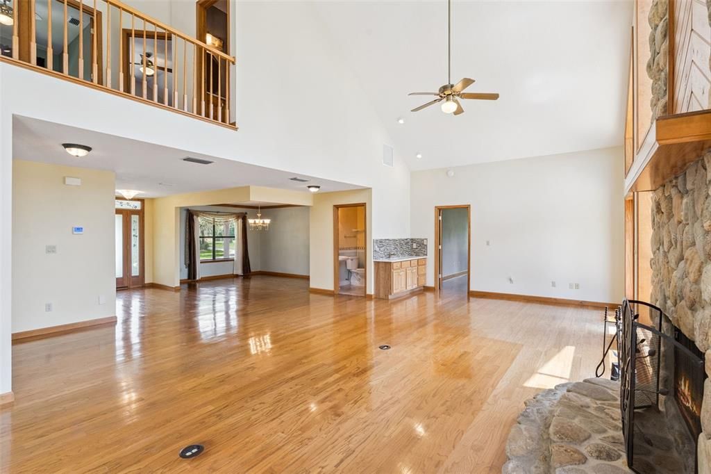 For Sale: $550,000 (3 beds, 2 baths, 2250 Square Feet)
