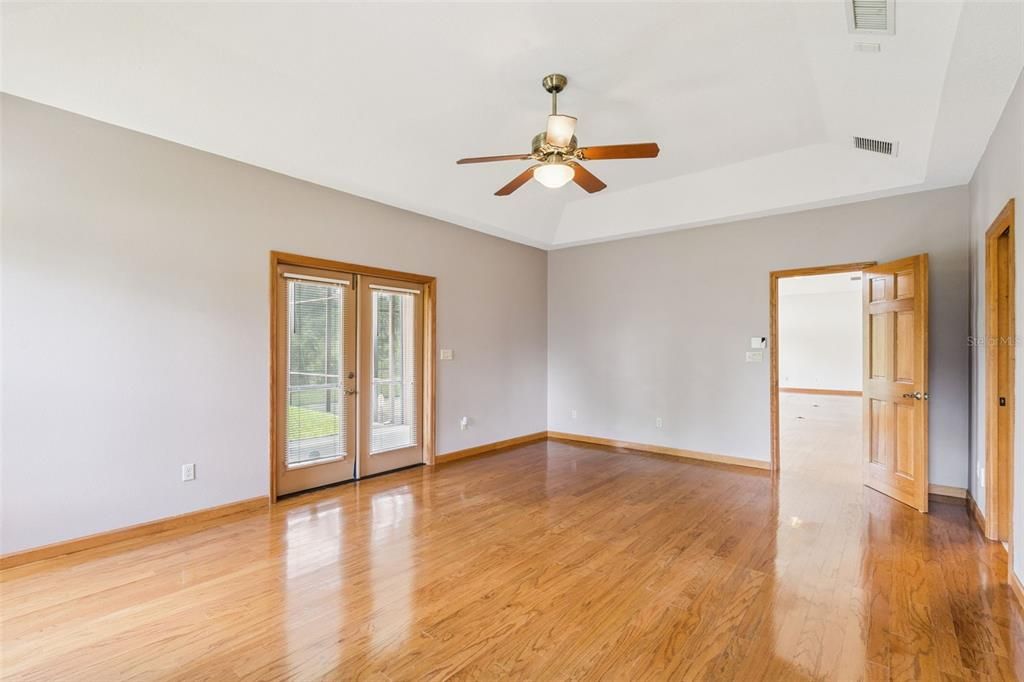 For Sale: $550,000 (3 beds, 2 baths, 2250 Square Feet)