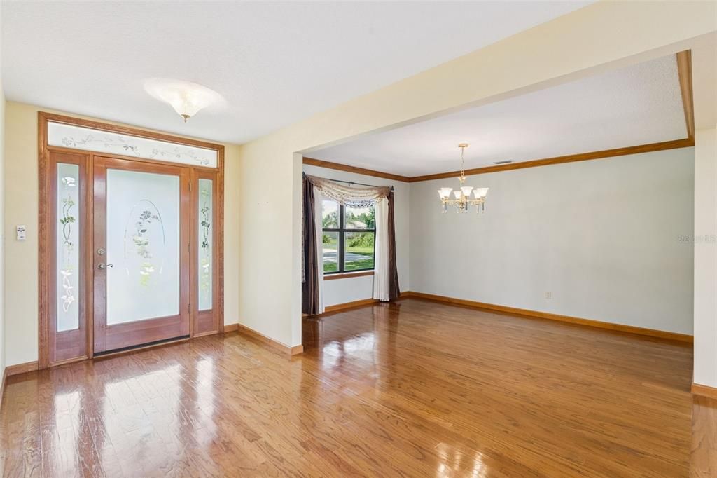 For Sale: $550,000 (3 beds, 2 baths, 2250 Square Feet)