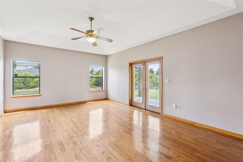 For Sale: $550,000 (3 beds, 2 baths, 2250 Square Feet)