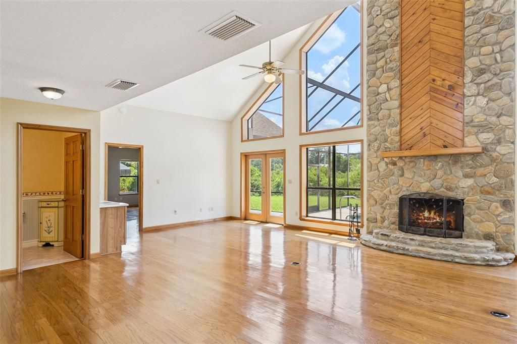 For Sale: $550,000 (3 beds, 2 baths, 2250 Square Feet)