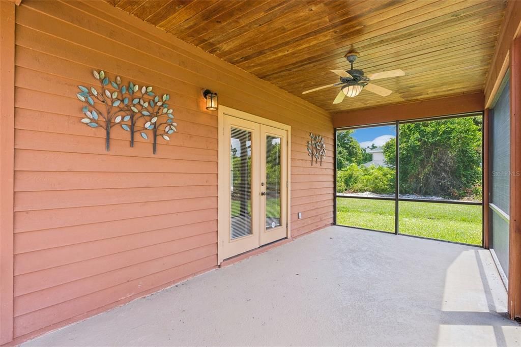 For Sale: $550,000 (3 beds, 2 baths, 2250 Square Feet)