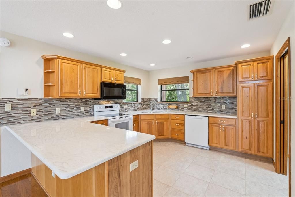 For Sale: $550,000 (3 beds, 2 baths, 2250 Square Feet)