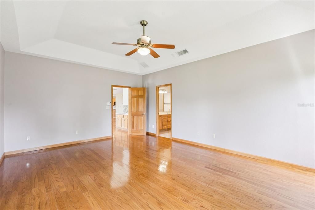 For Sale: $550,000 (3 beds, 2 baths, 2250 Square Feet)