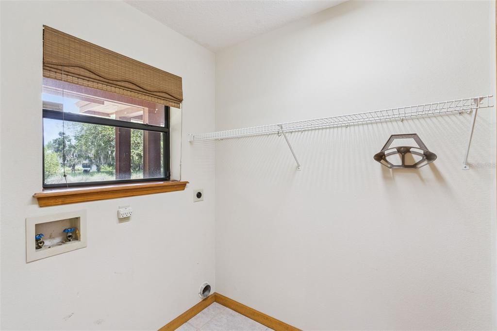 For Sale: $550,000 (3 beds, 2 baths, 2250 Square Feet)