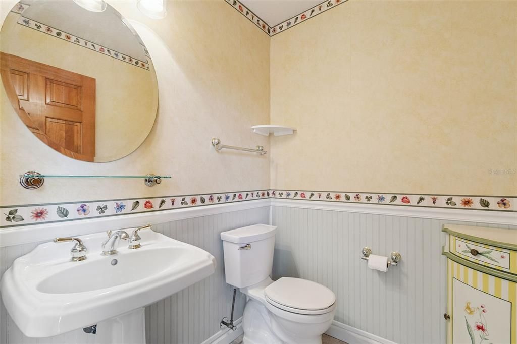 For Sale: $550,000 (3 beds, 2 baths, 2250 Square Feet)