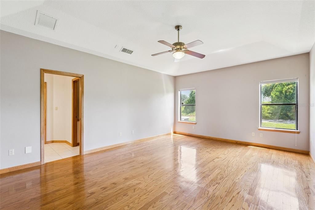For Sale: $550,000 (3 beds, 2 baths, 2250 Square Feet)