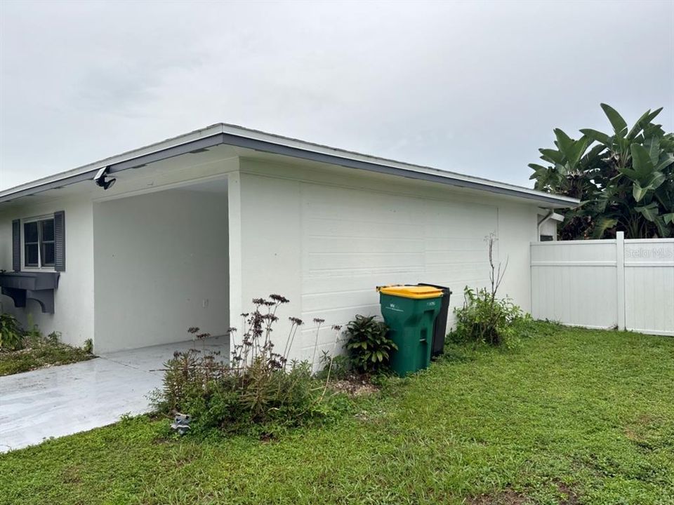 For Sale: $219,999 (2 beds, 2 baths, 1172 Square Feet)