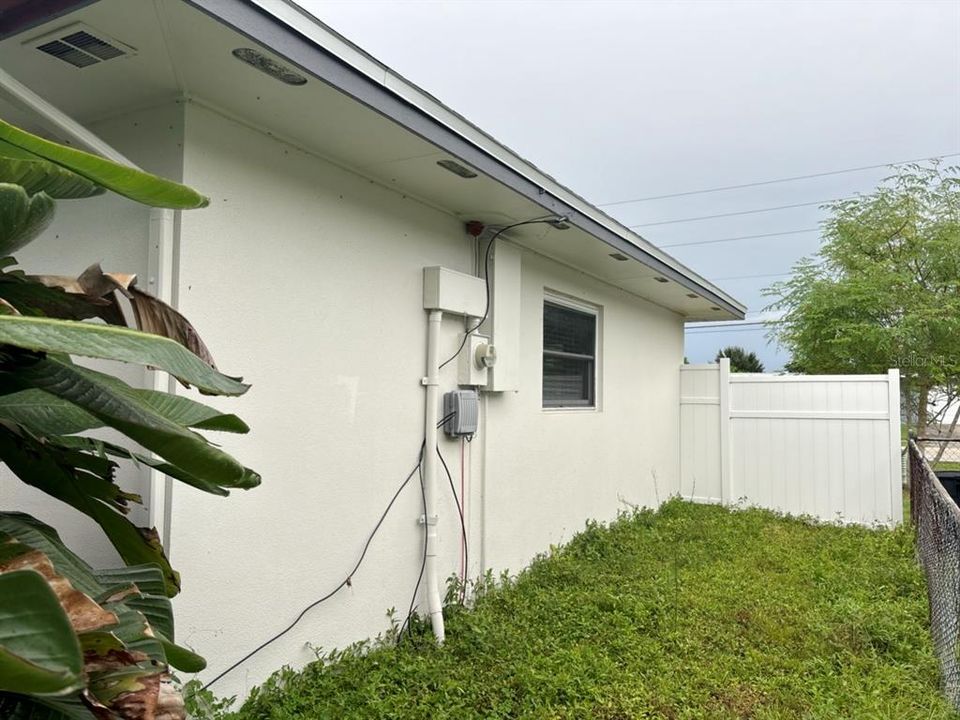For Sale: $219,999 (2 beds, 2 baths, 1172 Square Feet)