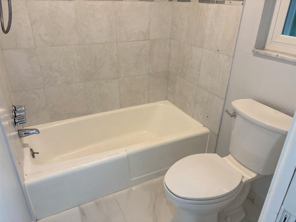 For Sale: $219,999 (2 beds, 2 baths, 1172 Square Feet)